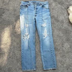Womens Levi Ripped Jeans